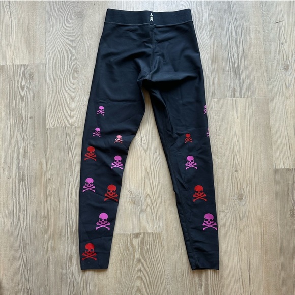 ULTRACOR x SoulCycle Scatter Skull Leggings Size Medium Women’s workout pants - Picture 4 of 10